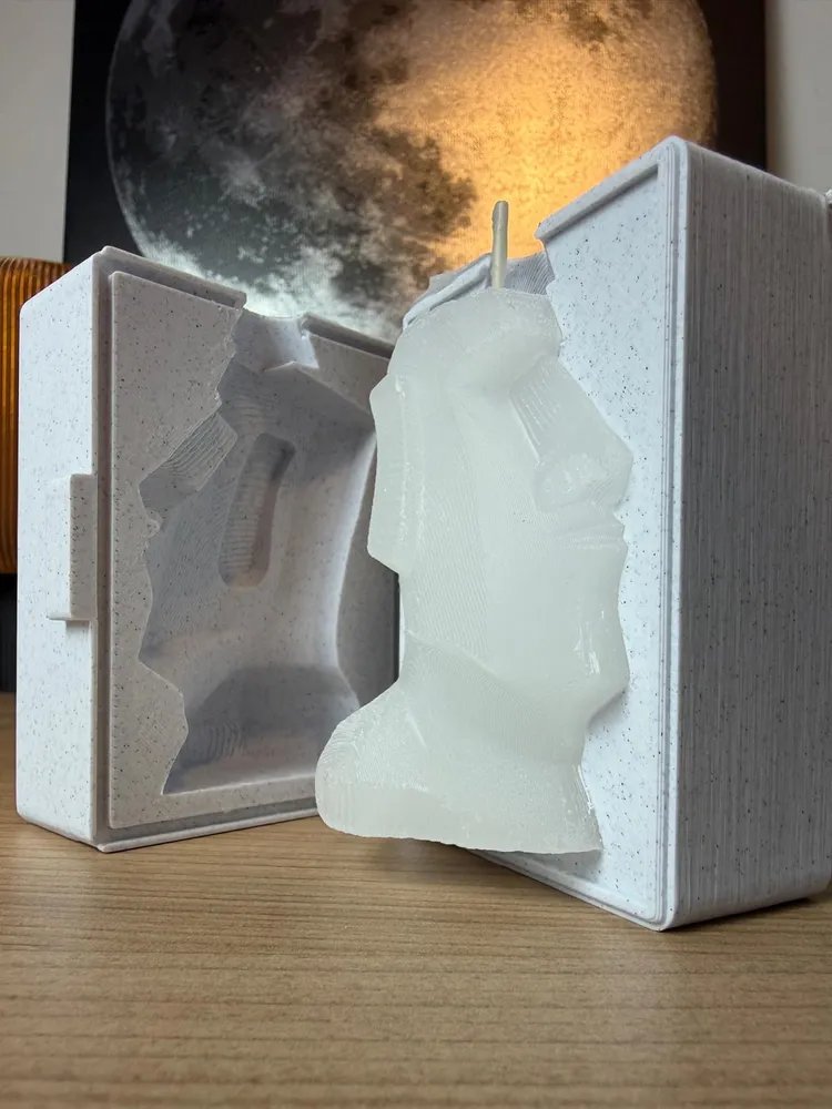 Moai standbeeld kaars uit 3D-geprint split-mold